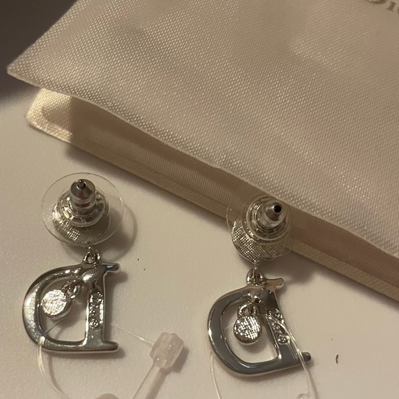 Christian Dior Silver Swing D Stud Motif Ball Initial Earrings - New - Picture 3 of 3